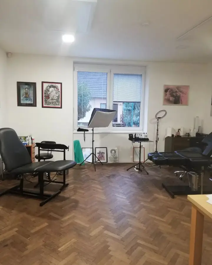 Interiér tetovacího studia Tattoo Cube
